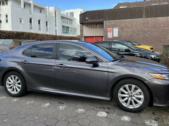 Серый Тойота Камри, объемом двигателя 2.5 л и пробегом 100 тыс. км за 17700 $, фото 1 на Automoto.ua