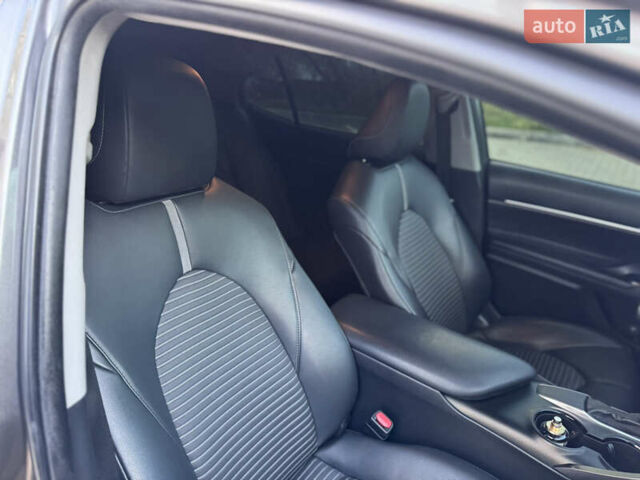 Сірий Тойота Камрі, об'ємом двигуна 2.49 л та пробігом 137 тис. км за 18700 $, фото 71 на Automoto.ua