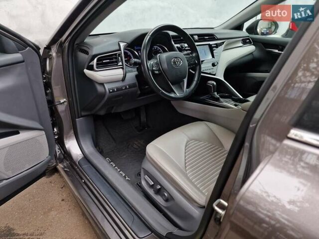 Тойота Камри 2020 в Одессе на Automoto.ua Серый Тойота Камри, объемом двигателя 2.49 л и пробегом 129 тыс. км за 27990 $, фото 42 на Automoto.ua