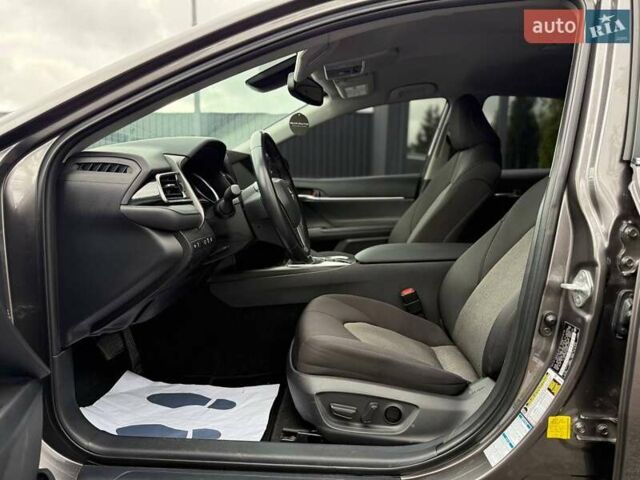 Серый Тойота Камри, объемом двигателя 2.49 л и пробегом 16 тыс. км за 26500 $, фото 10 на Automoto.ua