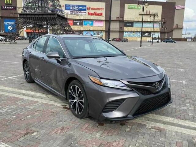 Тойота Камри 2020 в Киеве на Automoto.ua Серый Тойота Камри, объемом двигателя 2.5 л и пробегом 72 тыс. км за 17000 $, фото 1 на Automoto.ua
