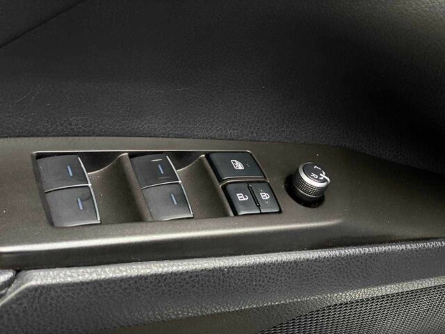 Сірий Тойота Камрі, об'ємом двигуна 2.5 л та пробігом 81 тис. км за 26990 $, фото 12 на Automoto.ua