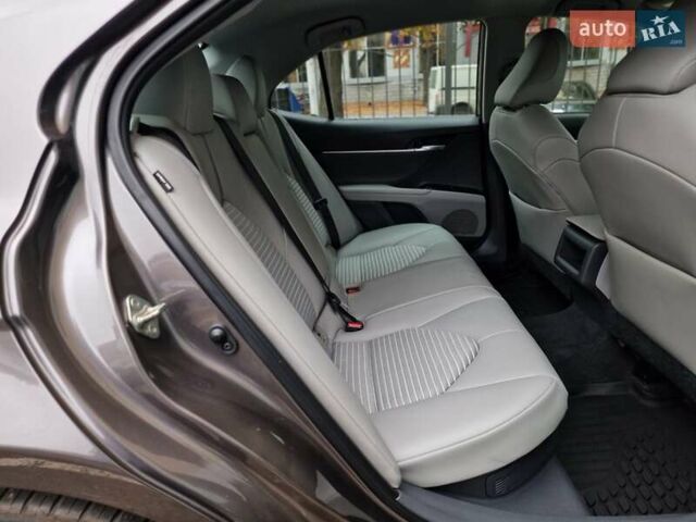 Тойота Камри 2020 в Одессе на Automoto.ua Серый Тойота Камри, объемом двигателя 2.49 л и пробегом 129 тыс. км за 27990 $, фото 56 на Automoto.ua