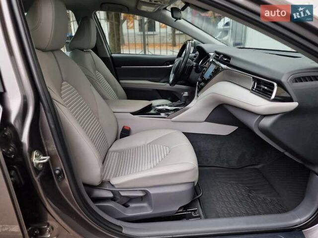Тойота Камри 2020 в Одессе на Automoto.ua Серый Тойота Камри, объемом двигателя 2.49 л и пробегом 129 тыс. км за 27990 $, фото 49 на Automoto.ua