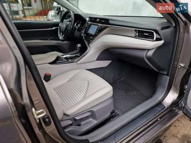 Тойота Камри 2020 в Одессе на Automoto.ua Серый Тойота Камри, объемом двигателя 2.49 л и пробегом 129 тыс. км за 27990 $, фото 48 на Automoto.ua