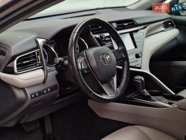 Тойота Камри 2020 в Одессе на Automoto.ua Серый Тойота Камри, объемом двигателя 2.49 л и пробегом 129 тыс. км за 27990 $, фото 47 на Automoto.ua