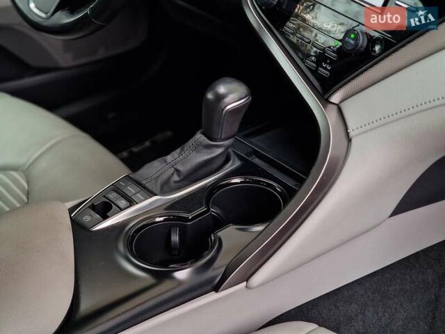 Тойота Камри 2020 в Одессе на Automoto.ua Серый Тойота Камри, объемом двигателя 2.49 л и пробегом 129 тыс. км за 27990 $, фото 55 на Automoto.ua