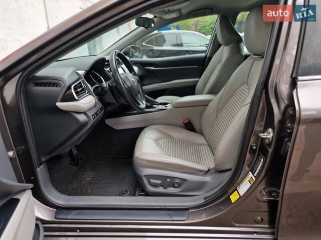 Тойота Камри 2020 в Одессе на Automoto.ua Серый Тойота Камри, объемом двигателя 2.49 л и пробегом 129 тыс. км за 27990 $, фото 43 на Automoto.ua