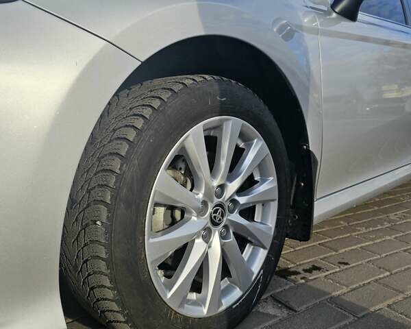 Серый Тойота Камри, объемом двигателя 2.49 л и пробегом 126 тыс. км за 23000 $, фото 4 на Automoto.ua