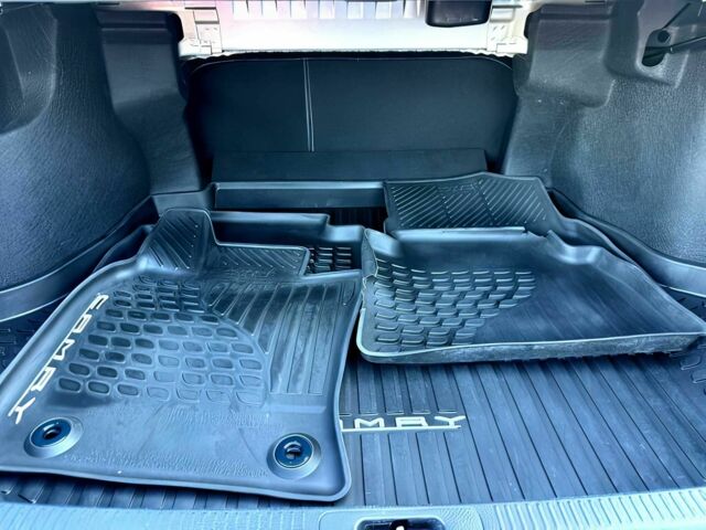 Серый Тойота Камри, объемом двигателя 2.5 л и пробегом 49 тыс. км за 14000 $, фото 11 на Automoto.ua