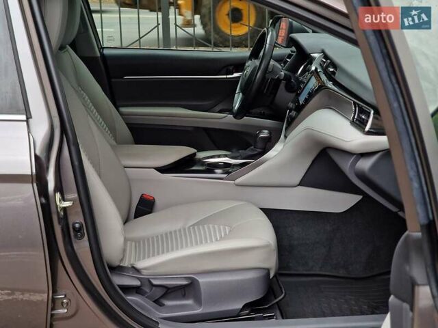 Тойота Камри 2020 в Одессе на Automoto.ua Серый Тойота Камри, объемом двигателя 2.49 л и пробегом 129 тыс. км за 27990 $, фото 52 на Automoto.ua