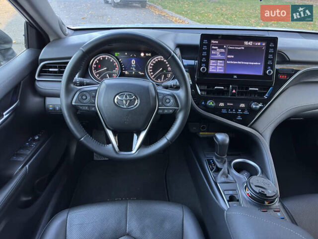 Тойота Камри 2021 в Днепре (Днепропетровске) на Automoto.ua Серый Тойота Камри, объемом двигателя 2.49 л и пробегом 78 тыс. км за 28999 $, фото 29 на Automoto.ua