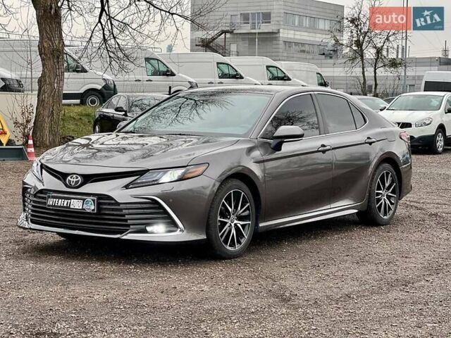 Серый Тойота Камри, объемом двигателя 2.5 л и пробегом 85 тыс. км за 25000 $, фото 2 на Automoto.ua