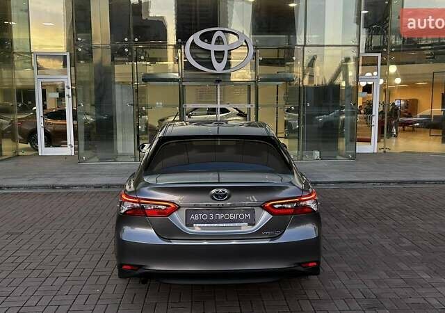 Сірий Тойота Камрі, об'ємом двигуна 2.49 л та пробігом 32 тис. км за 35097 $, фото 3 на Automoto.ua