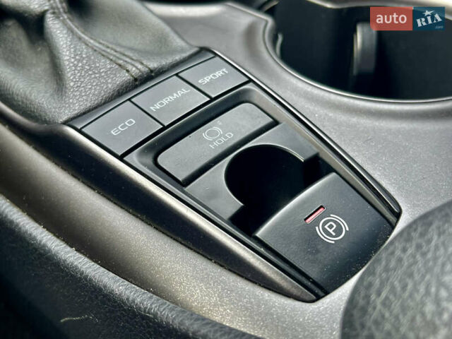 Тойота Камрі 2021 у Києві на Automoto.ua Сірий Тойота Камрі, об'ємом двигуна 2.49 л та пробігом 84 тис. км за 25900 $, фото 39 на Automoto.ua