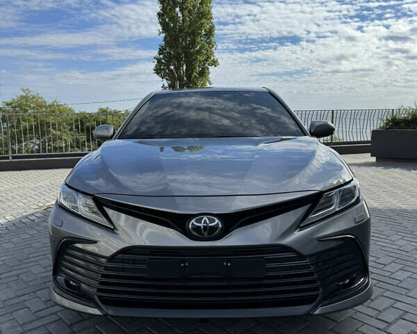 Сірий Тойота Камрі, об'ємом двигуна 2.49 л та пробігом 110 тис. км за 30000 $, фото 1 на Automoto.ua