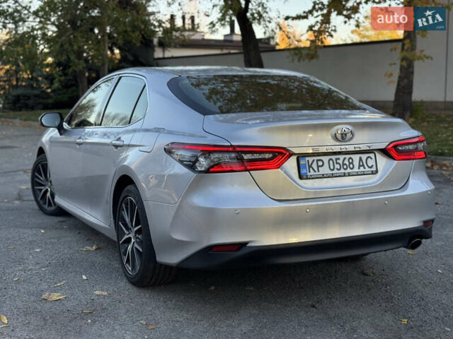 Тойота Камри 2021 в Днепре (Днепропетровске) на Automoto.ua Серый Тойота Камри, объемом двигателя 2.49 л и пробегом 78 тыс. км за 28999 $, фото 16 на Automoto.ua