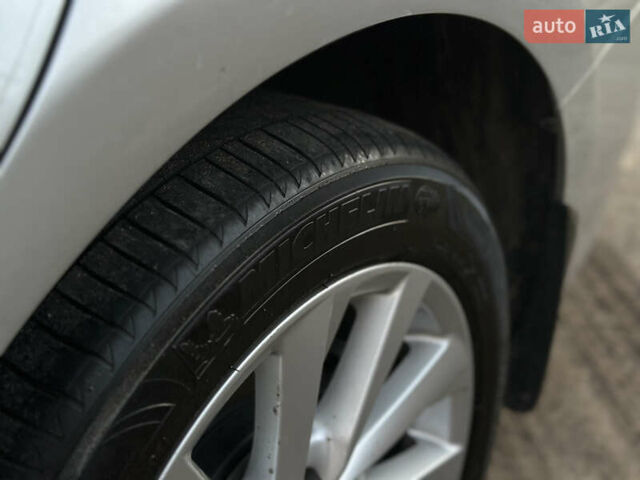 Серый Тойота Камри, объемом двигателя 2.49 л и пробегом 93 тыс. км за 18000 $, фото 17 на Automoto.ua