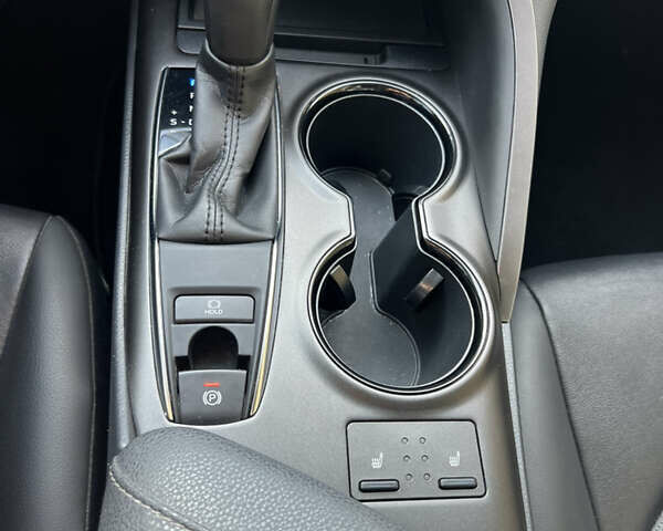 Тойота Камри 2021 в Киеве на Automoto.ua Серый Тойота Камри, объемом двигателя 2.49 л и пробегом 78 тыс. км за 25500 $, фото 25 на Automoto.ua