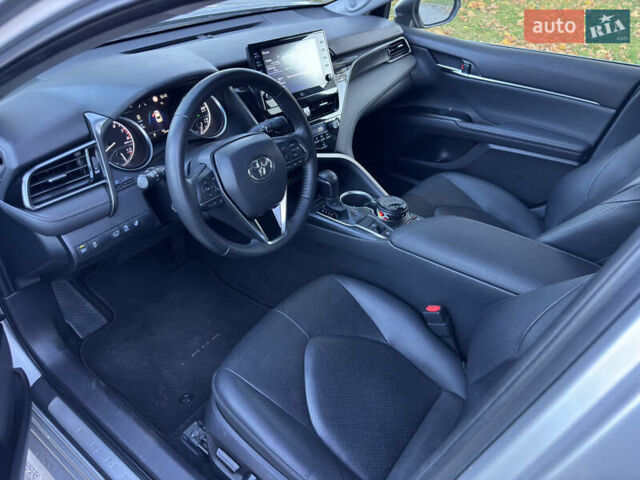 Тойота Камри 2021 в Днепре (Днепропетровске) на Automoto.ua Серый Тойота Камри, объемом двигателя 2.49 л и пробегом 78 тыс. км за 28999 $, фото 27 на Automoto.ua