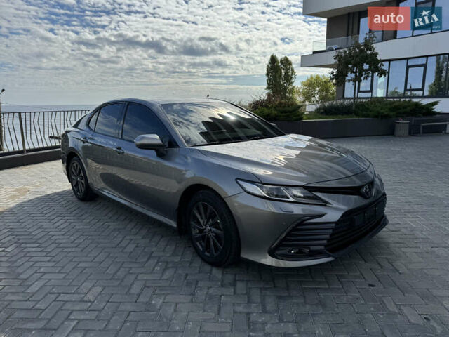 Сірий Тойота Камрі, об'ємом двигуна 2.49 л та пробігом 110 тис. км за 30000 $, фото 2 на Automoto.ua