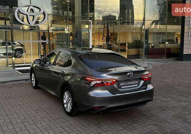 Сірий Тойота Камрі, об'ємом двигуна 2.49 л та пробігом 32 тис. км за 35097 $, фото 1 на Automoto.ua