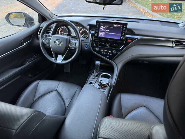 Тойота Камри 2021 в Днепре (Днепропетровске) на Automoto.ua Серый Тойота Камри, объемом двигателя 2.49 л и пробегом 78 тыс. км за 28999 $, фото 31 на Automoto.ua