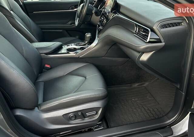 Сірий Тойота Камрі, об'ємом двигуна 2.49 л та пробігом 32 тис. км за 35097 $, фото 5 на Automoto.ua