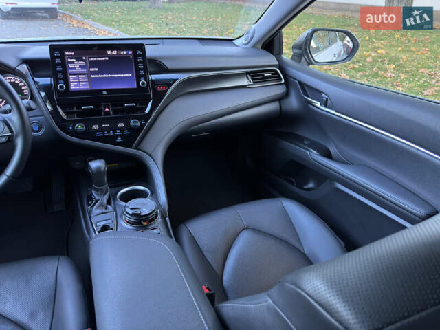 Тойота Камри 2021 в Днепре (Днепропетровске) на Automoto.ua Серый Тойота Камри, объемом двигателя 2.49 л и пробегом 78 тыс. км за 28999 $, фото 30 на Automoto.ua