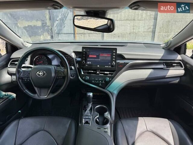 Тойота Камрі 2021 у Харкові на Automoto.ua Сірий Тойота Камрі, об'ємом двигуна 2.49 л та пробігом 138 тис. км за 25500 $, фото 15 на Automoto.ua