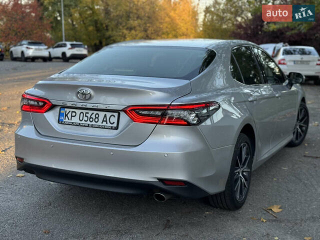 Тойота Камри 2021 в Днепре (Днепропетровске) на Automoto.ua Серый Тойота Камри, объемом двигателя 2.49 л и пробегом 78 тыс. км за 28999 $, фото 8 на Automoto.ua