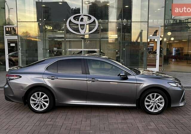 Сірий Тойота Камрі, об'ємом двигуна 2.49 л та пробігом 32 тис. км за 35097 $, фото 15 на Automoto.ua