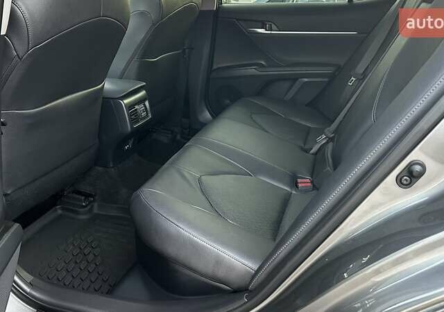 Сірий Тойота Камрі, об'ємом двигуна 2.49 л та пробігом 32 тис. км за 35097 $, фото 10 на Automoto.ua