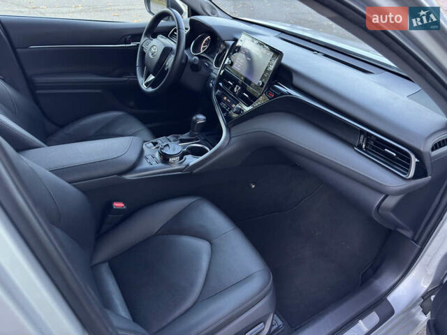 Тойота Камри 2021 в Днепре (Днепропетровске) на Automoto.ua Серый Тойота Камри, объемом двигателя 2.49 л и пробегом 78 тыс. км за 28999 $, фото 43 на Automoto.ua
