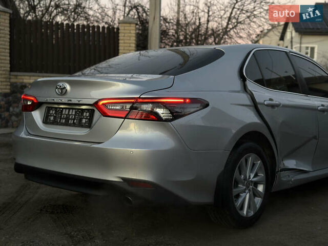 Серый Тойота Камри, объемом двигателя 2.49 л и пробегом 93 тыс. км за 18000 $, фото 2 на Automoto.ua