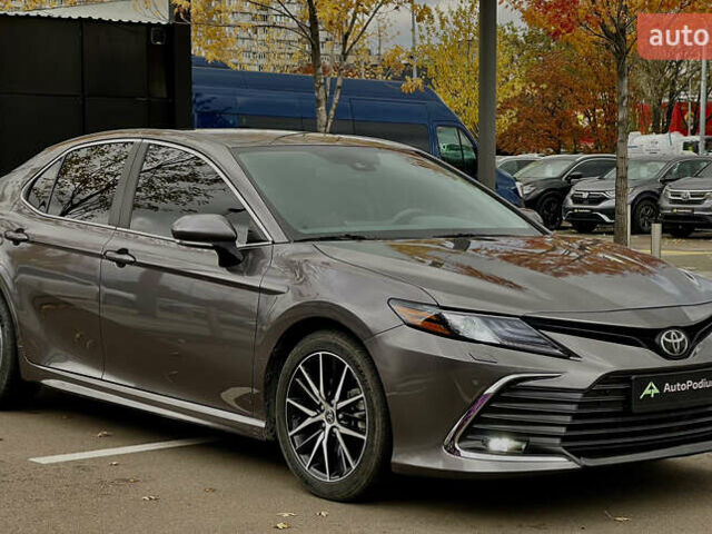 Тойота Камрі 2021 у Києві на Automoto.ua Сірий Тойота Камрі, об'ємом двигуна 2.49 л та пробігом 84 тис. км за 25900 $, фото 4 на Automoto.ua