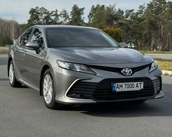 Серый Тойота Камри, объемом двигателя 2.5 л и пробегом 133 тыс. км за 25555 $, фото 4 на Automoto.ua