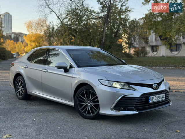 Тойота Камри 2021 в Днепре (Днепропетровске) на Automoto.ua Серый Тойота Камри, объемом двигателя 2.49 л и пробегом 78 тыс. км за 28999 $, фото 15 на Automoto.ua