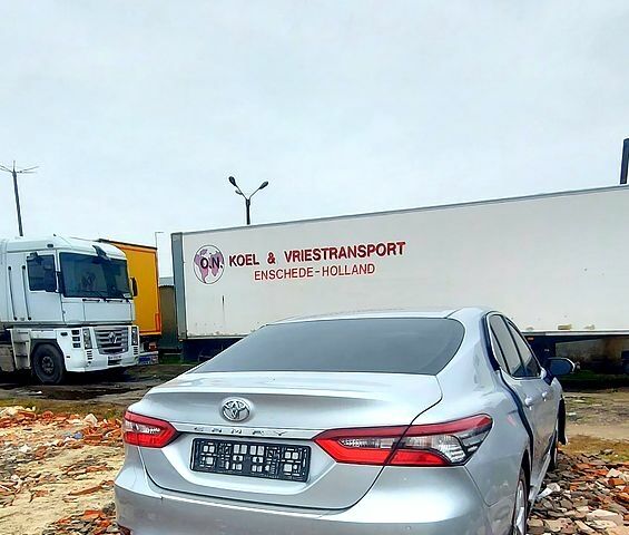 Сірий Тойота Камрі, об'ємом двигуна 2.5 л та пробігом 0 тис. км за 17300 $, фото 2 на Automoto.ua