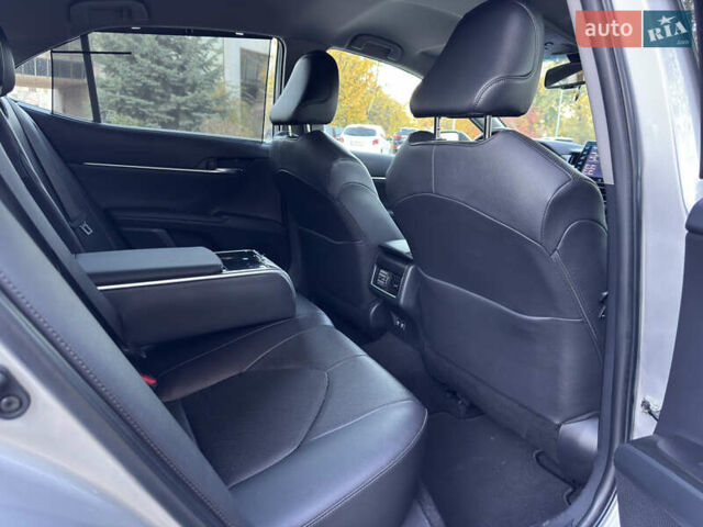 Тойота Камри 2021 в Днепре (Днепропетровске) на Automoto.ua Серый Тойота Камри, объемом двигателя 2.49 л и пробегом 78 тыс. км за 28999 $, фото 36 на Automoto.ua