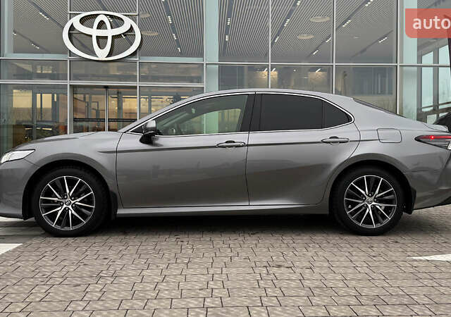 Серый Тойота Камри, объемом двигателя 2.49 л и пробегом 147 тыс. км за 29990 $, фото 2 на Automoto.ua