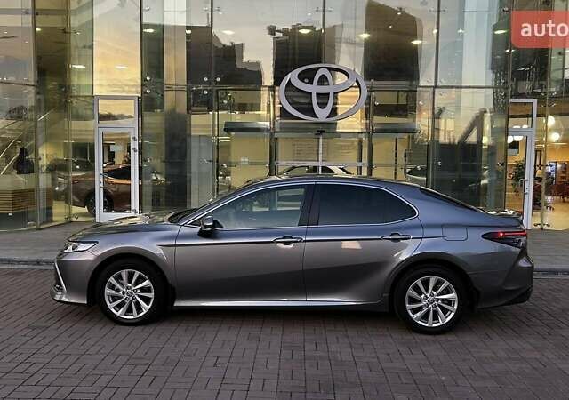 Сірий Тойота Камрі, об'ємом двигуна 2.49 л та пробігом 32 тис. км за 35097 $, фото 2 на Automoto.ua