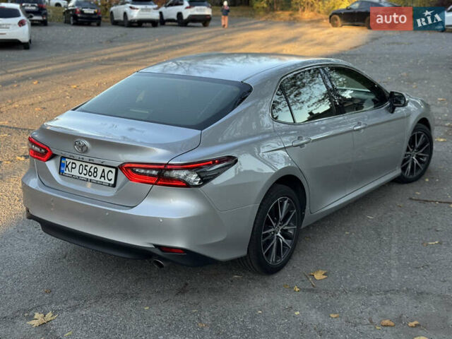 Тойота Камри 2021 в Днепре (Днепропетровске) на Automoto.ua Серый Тойота Камри, объемом двигателя 2.49 л и пробегом 78 тыс. км за 28999 $, фото 9 на Automoto.ua