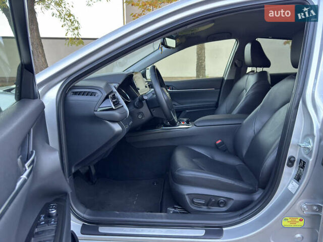 Тойота Камри 2021 в Днепре (Днепропетровске) на Automoto.ua Серый Тойота Камри, объемом двигателя 2.49 л и пробегом 78 тыс. км за 28999 $, фото 21 на Automoto.ua