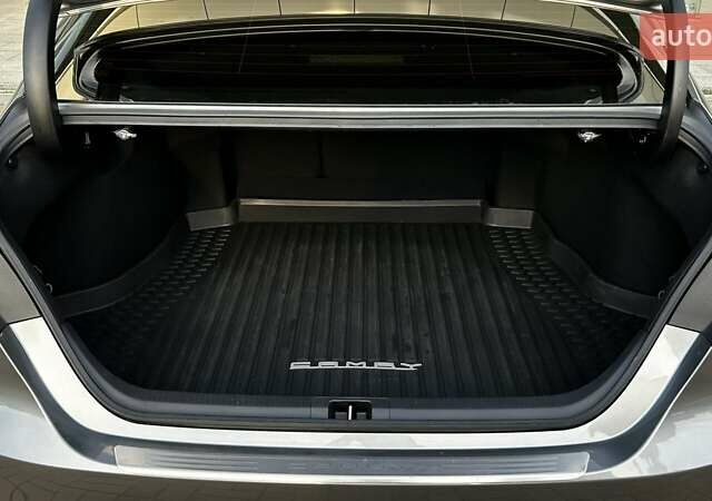 Сірий Тойота Камрі, об'ємом двигуна 2.49 л та пробігом 32 тис. км за 35097 $, фото 9 на Automoto.ua