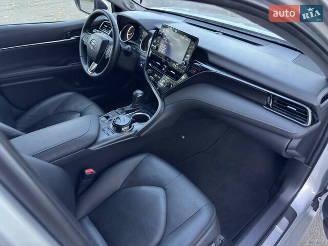 Тойота Камри 2021 в Днепре (Днепропетровске) на Automoto.ua Серый Тойота Камри, объемом двигателя 2.49 л и пробегом 78 тыс. км за 28999 $, фото 44 на Automoto.ua
