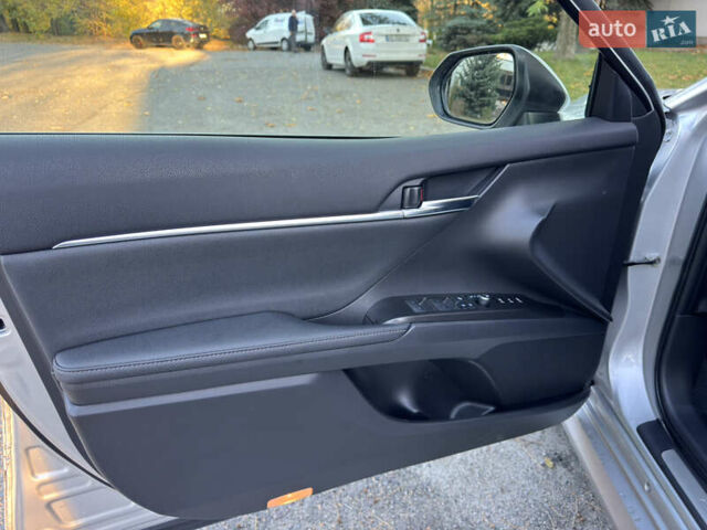 Тойота Камри 2021 в Днепре (Днепропетровске) на Automoto.ua Серый Тойота Камри, объемом двигателя 2.49 л и пробегом 78 тыс. км за 28999 $, фото 19 на Automoto.ua