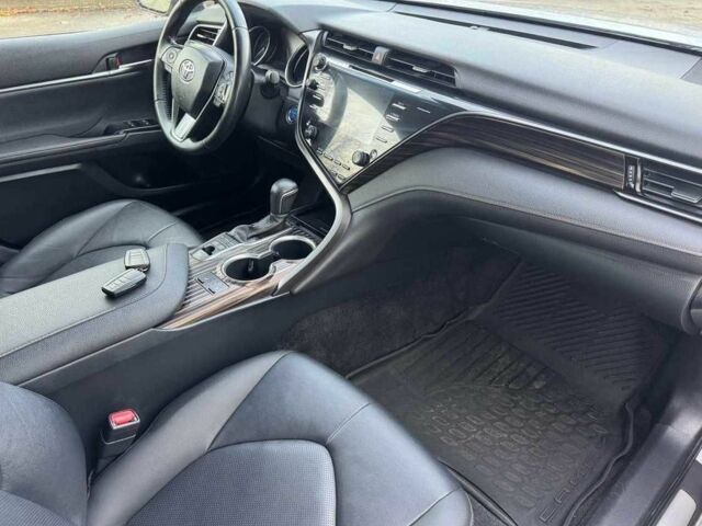 Серый Тойота Камри, объемом двигателя 0 л и пробегом 77 тыс. км за 17500 $, фото 7 на Automoto.ua