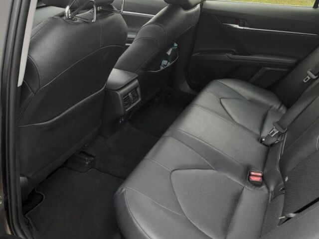 Сірий Тойота Камрі, об'ємом двигуна 0 л та пробігом 50 тис. км за 30000 $, фото 5 на Automoto.ua