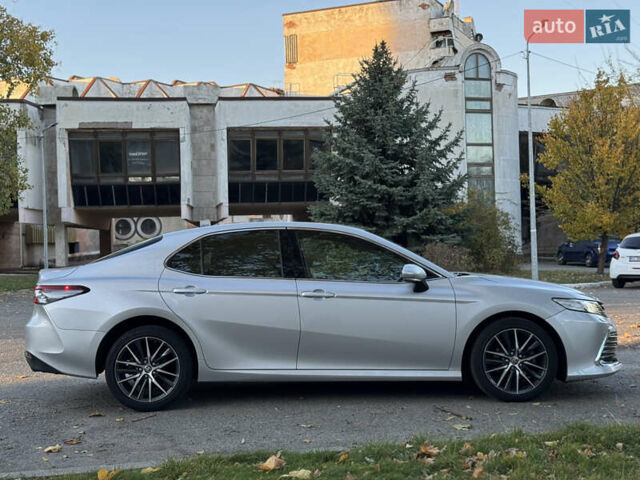 Тойота Камри 2021 в Днепре (Днепропетровске) на Automoto.ua Серый Тойота Камри, объемом двигателя 2.49 л и пробегом 78 тыс. км за 28999 $, фото 4 на Automoto.ua